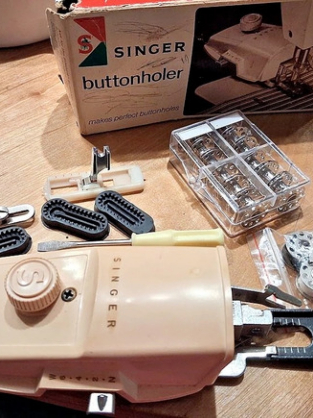 Singer Vintage Singer Buttonholer Attachment Kit Vintage Attachment Kit Beige
